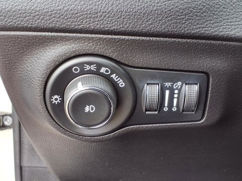 Used 2020 Jeep Compass Latitude image 17