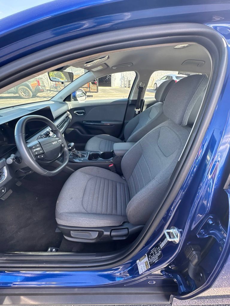 Used 2025 Kia K4 EX FWD image 11