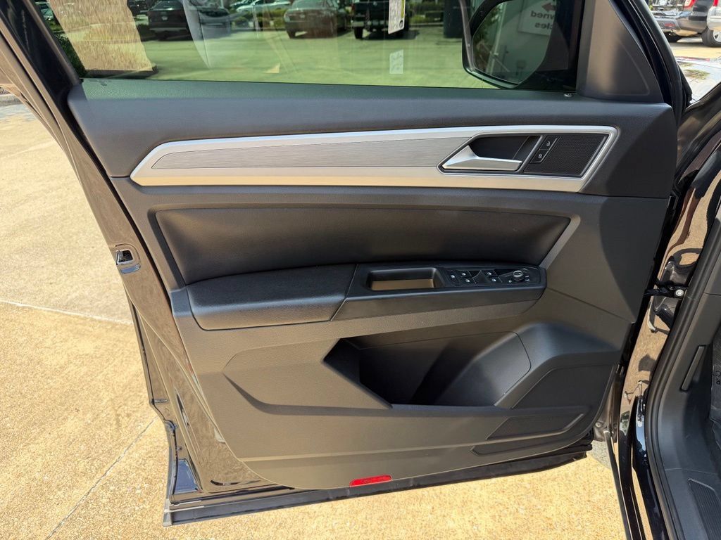 Used 2019 Volkswagen Atlas SE w/ Towing Package FWD image 12