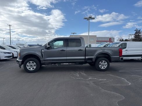 Used 2025 Ford F250 XLT image 2