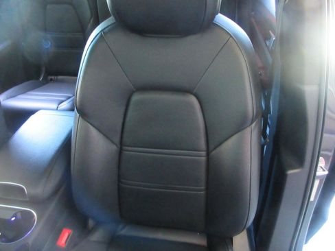 Used 2023 Porsche Cayenne AWD/4WD image 10