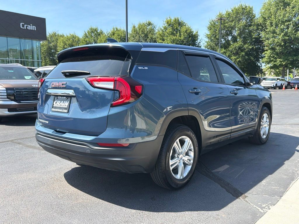 Used 2024 GMC Terrain SLE FWD image 9