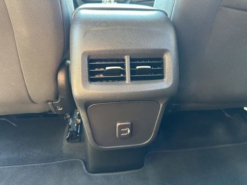 Used 2023 Chevrolet Equinox LT image 26