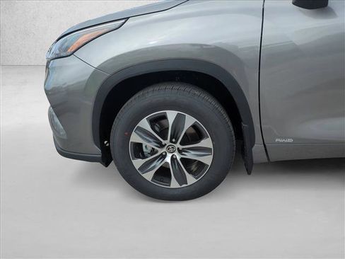 Certified 2026 Toyota Highlander XLE image 10