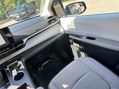 Certified 2026 Toyota Sienna LE FWD image 25
