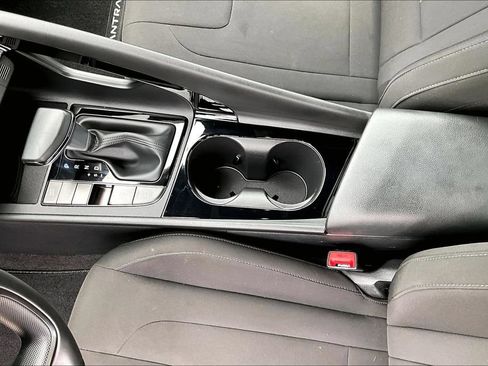 Certified 2025 Hyundai Elantra SEL FWD image 16