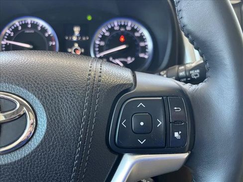 Used 2016 Toyota Highlander Limited FWD image 19