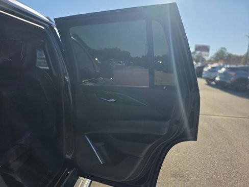 Used 2017 Cadillac Escalade Platinum image 12