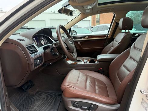 Used 2013 Volkswagen Touareg VR6 image 13