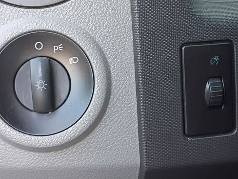 Used 2014 Ford E-350 and Econoline 350 XLT image 28