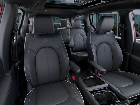 New 2026 Chrysler Pacifica Limited w/ S Appearance Package FWD image 16