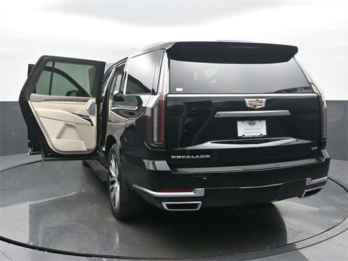 Certified 2025 Cadillac Escalade Premium Luxury Platinum w/ LPO, Floor Liner Package image 58