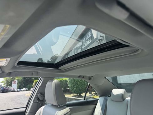 Used 2015 Toyota Camry XLE w/ Moonroof Package FWD image 21