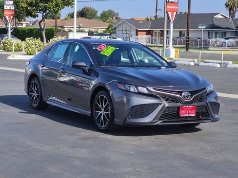 Used 2024 Toyota Camry SE FWD image 3