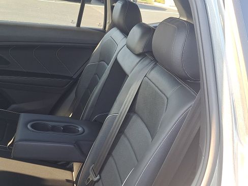 Used 2022 Volkswagen Tiguan SEL R-Line image 11