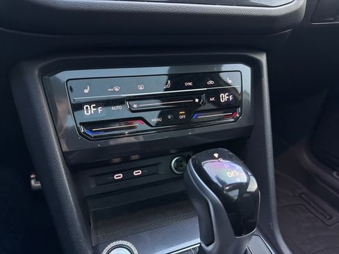 Used 2022 Volkswagen Tiguan SE R-Line image 14