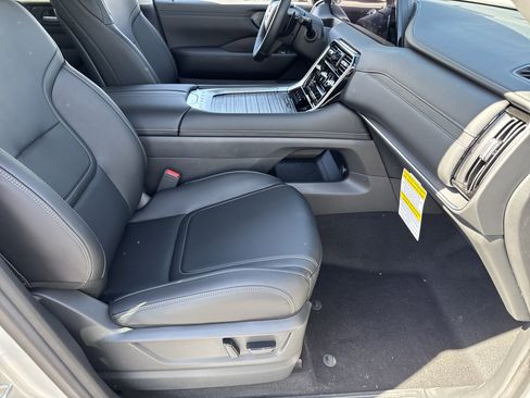 New 2025 Nissan Armada SV image 23