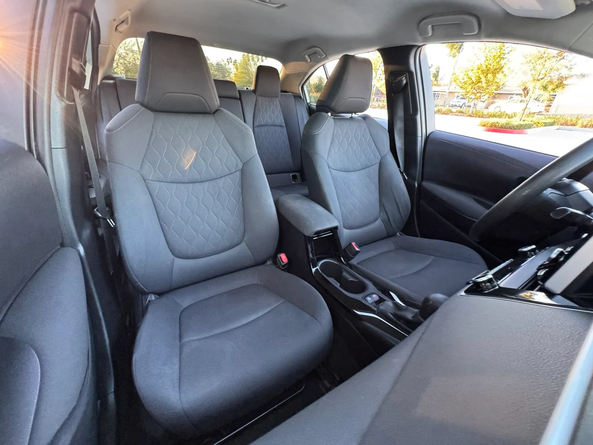 Used 2020 Toyota Corolla LE FWD image 4