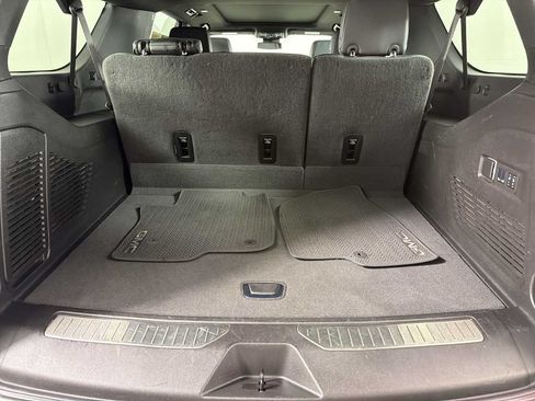 Used 2024 GMC Yukon XL Denali RWD image 17