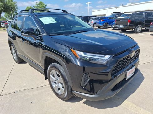 Used 2025 Toyota RAV4 XLE w/ Convenience Package AWD/4WD image 8
