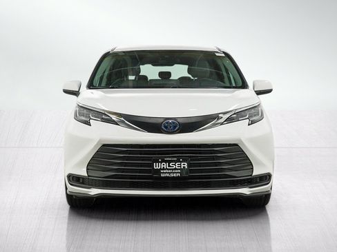 Used 2021 Toyota Sienna LE AWD/4WD image 8