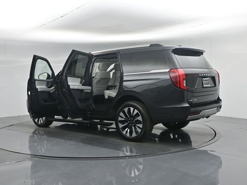 Used 2025 Ford Expedition Platinum w/ Driver's Package AWD/4WD image 41