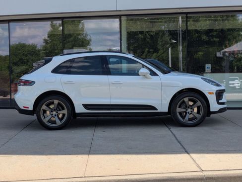 Certified 2026 Porsche Macan AWD/4WD image 8