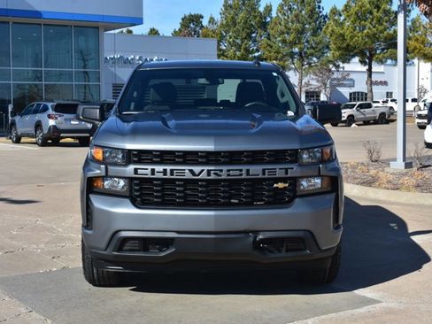 Used 2020 Chevrolet Silverado 1500 Custom w/ Custom Value Package image 2