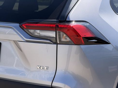Used 2021 Toyota RAV4 XLE FWD image 10