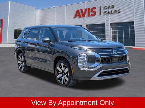 Used 2025 Mitsubishi Outlander SE AWD/4WD image 3