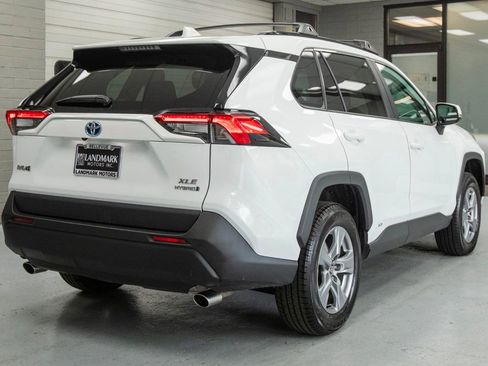 Used 2022 Toyota RAV4 XLE w/ XLE Grade Weather Package AWD/4WD image 27