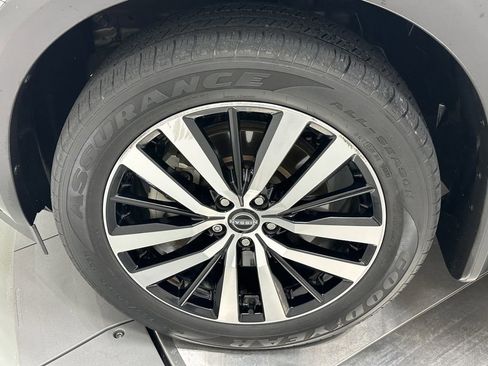 Used 2023 Nissan Pathfinder Platinum image 12