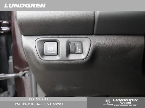 Used 2021 GMC Acadia SLE w/ Driver Convenience Package image 16