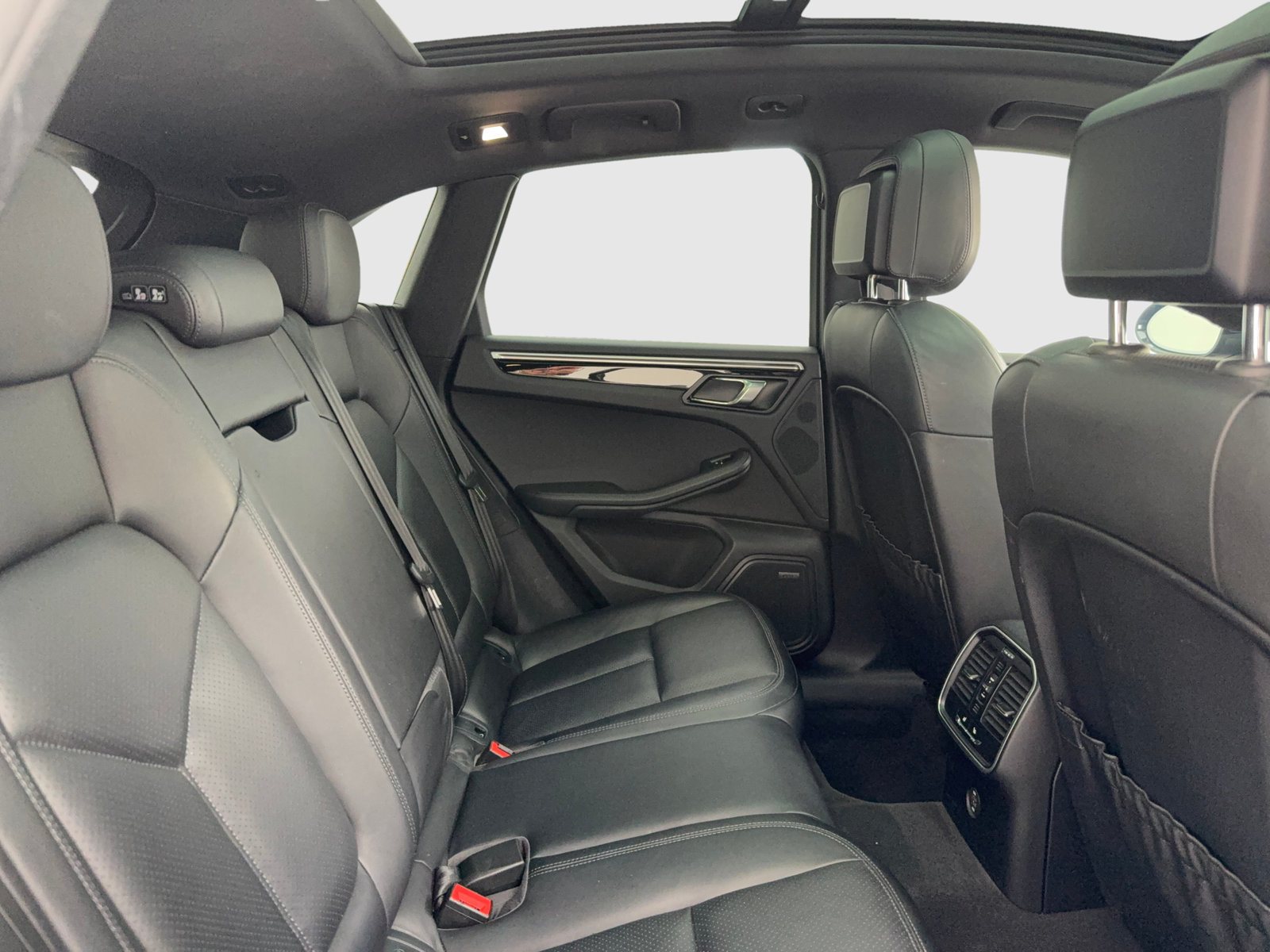 Used 2018 Porsche Macan Sport Edition AWD/4WD image 45