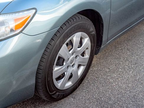 Used 2010 Toyota Camry image 12