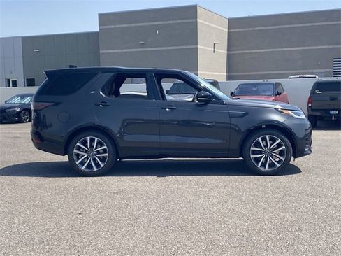 New 2025 Land Rover Discovery Dynamic SE image 16