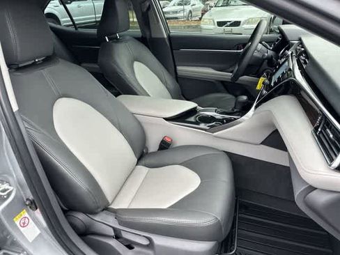 Used 2018 Toyota Camry LE FWD image 18
