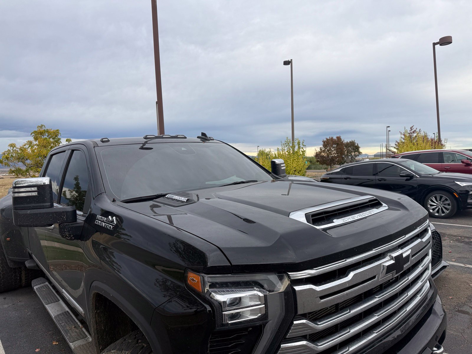 Used 2025 Chevrolet Silverado 3500 High Country w/ Technology Package AWD/4WD image 3