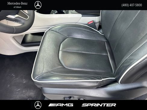Used 2023 Chrysler Pacifica Limited FWD image 14