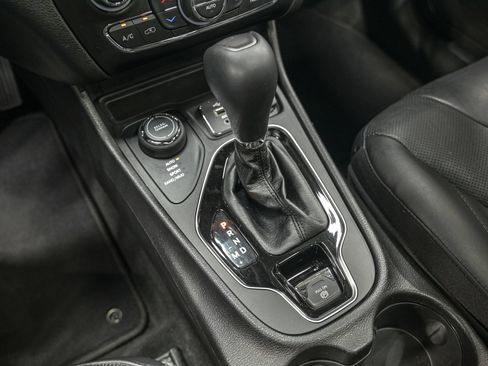 Used 2021 Jeep Cherokee Limited AWD/4WD image 24