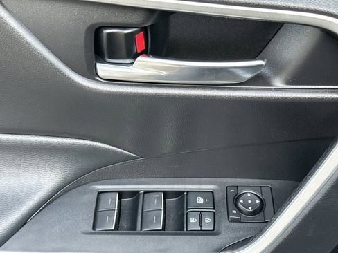 Used 2022 Toyota RAV4 XLE image 17