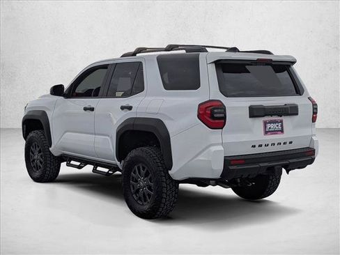 Used 2025 Toyota 4Runner SR5 AWD/4WD image 8