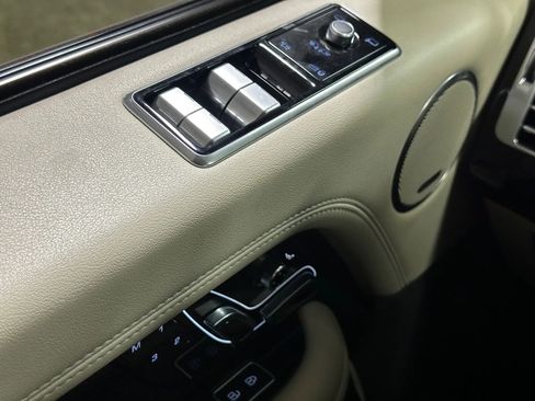 Used 2021 Land Rover Range Rover image 32