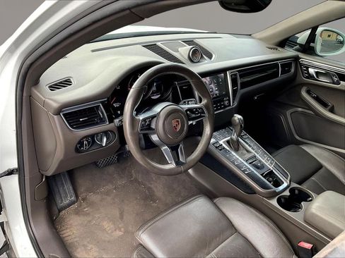 Used 2018 Porsche Macan AWD/4WD image 17