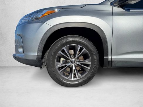 Used 2019 Toyota Highlander LE FWD image 9