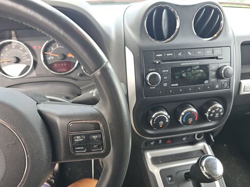 Used 2014 Jeep Compass Latitude image 8