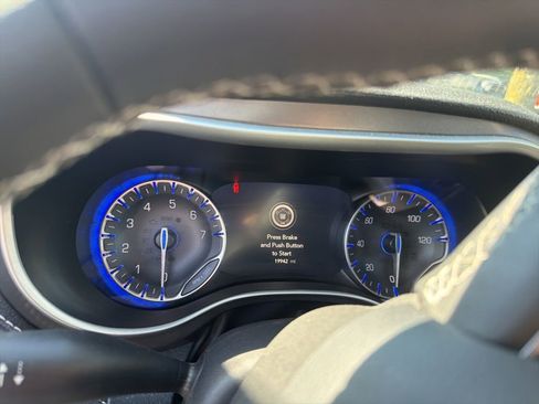 Used 2024 Chrysler Pacifica Touring-L w/ Road Tripper Package FWD image 7