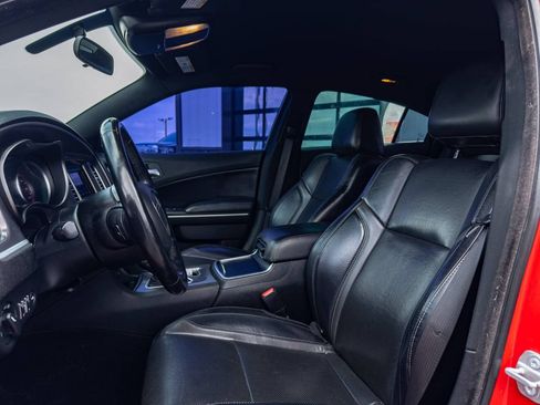 Used 2019 Dodge Charger SXT w/ Leather Interior Group RWD image 6