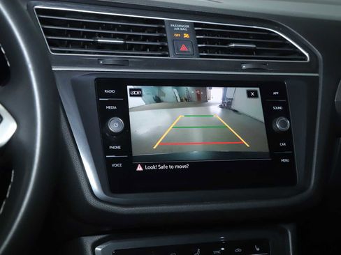 Certified 2024 Volkswagen Tiguan SE w/ Panoramic Sunroof Package AWD/4WD image 32