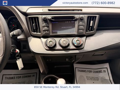 Used 2018 Toyota RAV4 LE FWD image 9